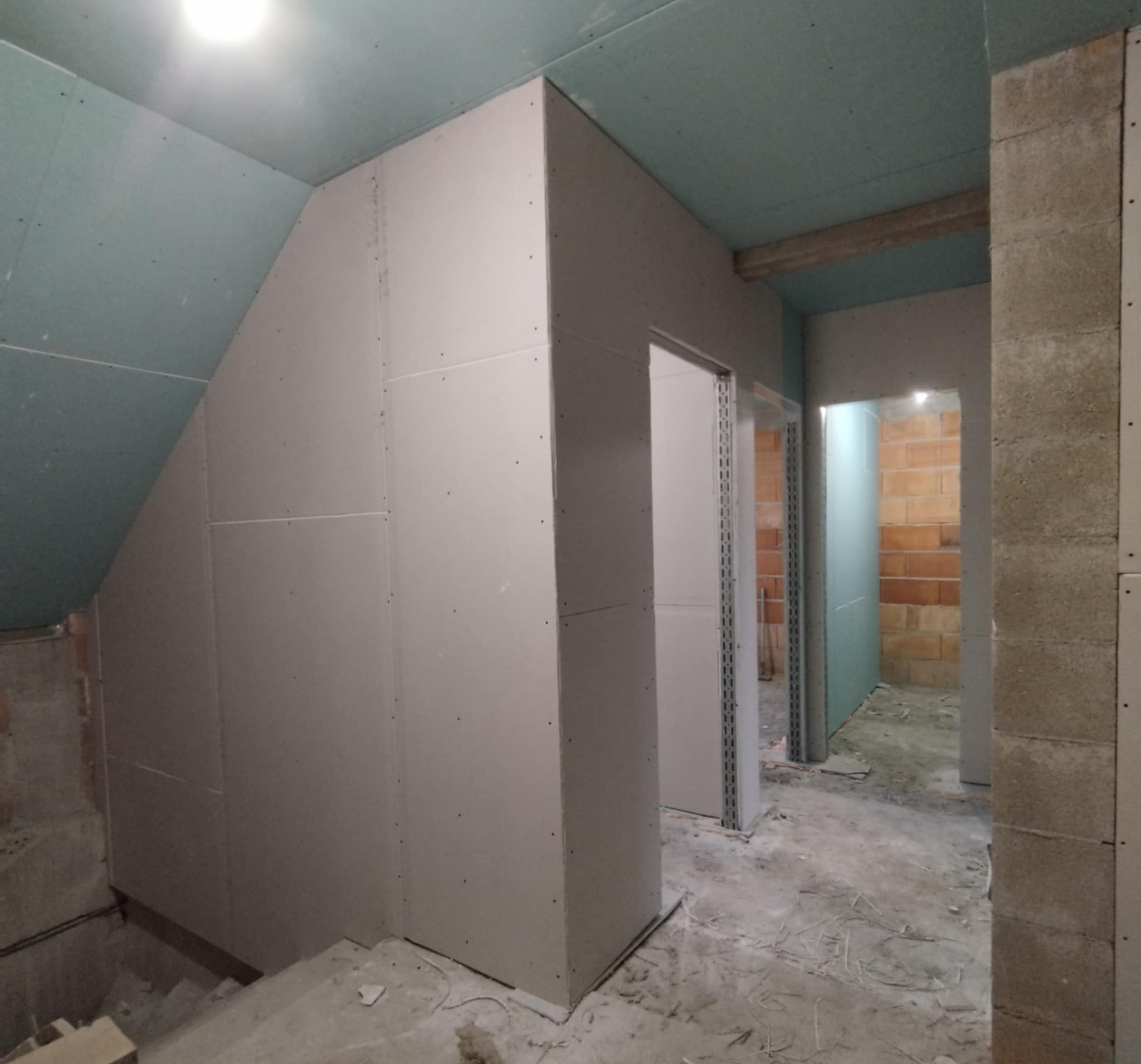 Gipszkarton válaszfal építése szerkezetkészen