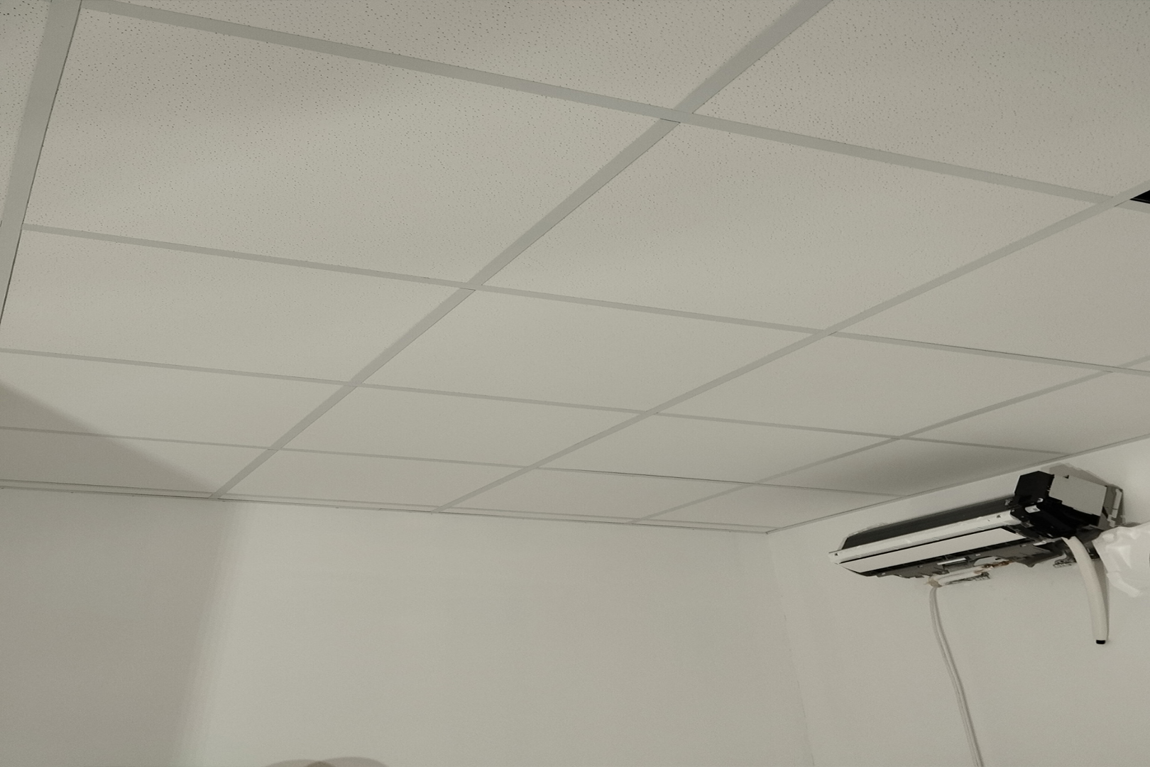 Professzionális kazettás álmennyezet építése Budapest és Vác környékén