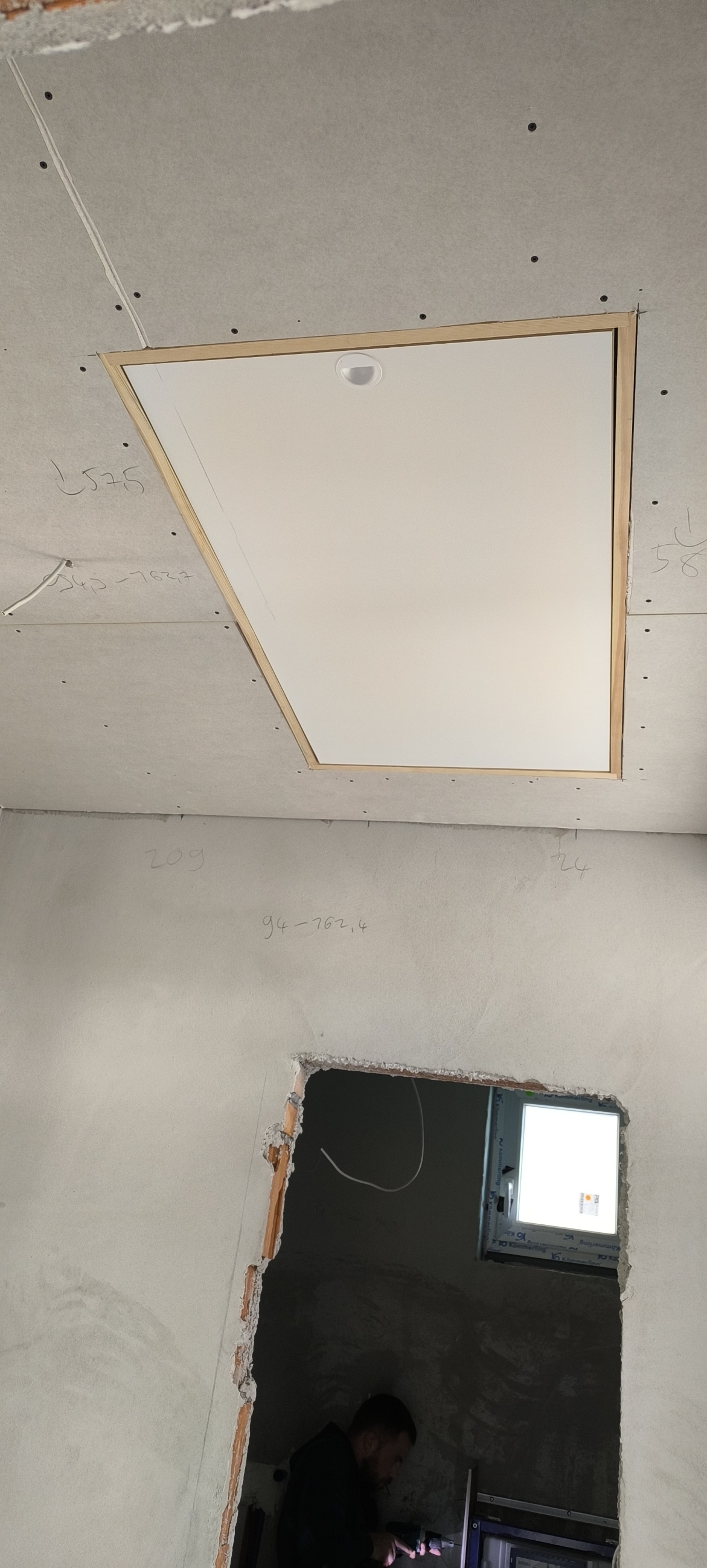 Álmennyezet LED világítással